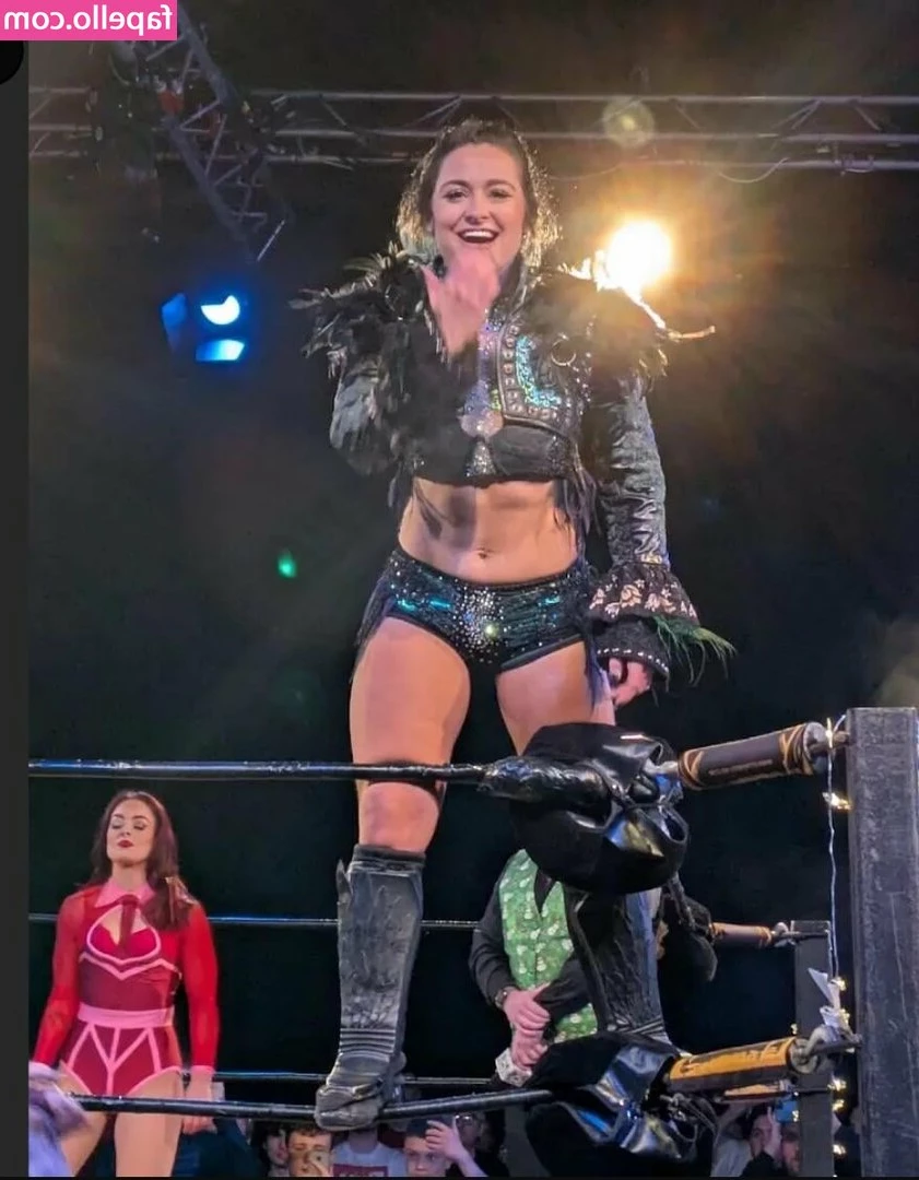 Lyra Valkyria [ lyra-valkyria ] - Dancing