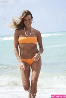 Kelly Bensimon [ kelly-bensimon ] - Savor the unedited photo of me 😜