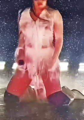 Charli XCX [ charli-xcx ] - 👩🏻‍🦱 I know you want a smell of these sweaty