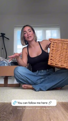 Frankie Bridge [ frankie-bridge ] - Tori is always sneaking peaks of Vic in the shower  She likes his butt