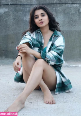 Kanika Mann [ kanika-mann ] - who thinks i should post the pic from the view behind me    wanna see