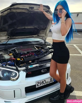 crx_lady [ crx-lady ] - Working on that backside can you tell