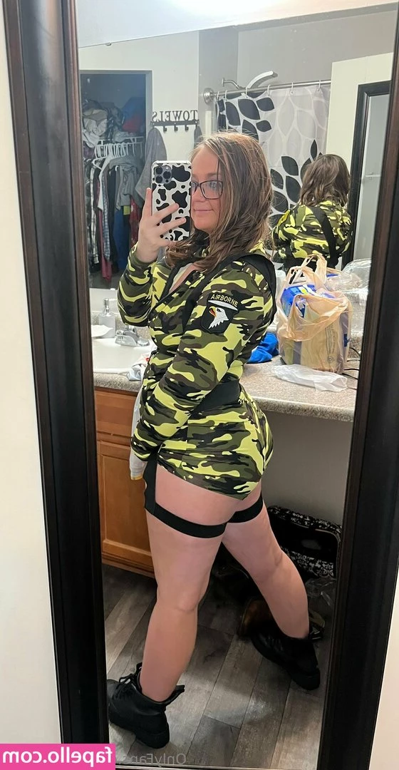 _jasimine [ jasimine ] - What do you prefer? Blonde? Brunette? Boobs out and naughty thoughts