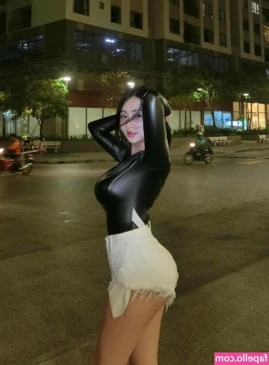 vyvybabiee - Ugh on top of the dirt my feet were so hot all day the sweat inside