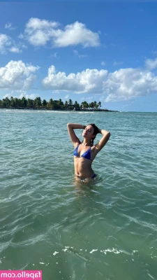 Livia Inhudes [ livia-inhudes ] - Sometimes I just need to be completely stretched out