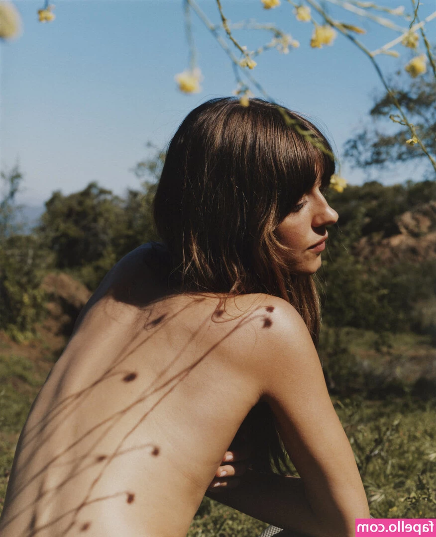 Daisy Edgar-Jones [ daisy-edgar-jones ] - Aquí está el tráiler de la sesión de Misael Cortès en la