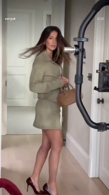 Michelle Keegan [ michelle-keegan ] - 𝑴𝒆𝒓𝒓𝒚 𝑪𝒉𝒓𝒊𝒔𝒕𝒎𝒂𝒔 🎄 🎁 01