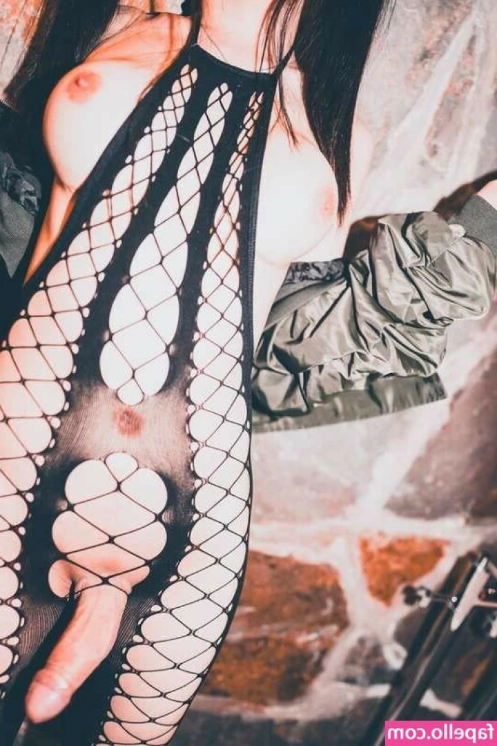 cdugaedan - What happens in the fourth pic