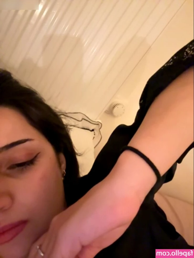 prettylilgirl - You think you could fit the whole thing inside your throat