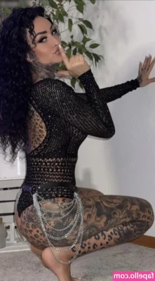 Lottchen_ink [ lottchen-ink-1 ] - Hey there  do you like my wig  Should I actually make the chop and