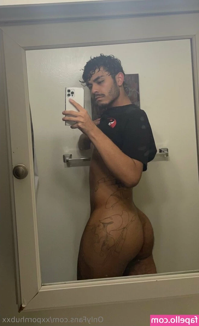 xxpornhubxx - How would one take content while pregnant  Like do I put the bump in