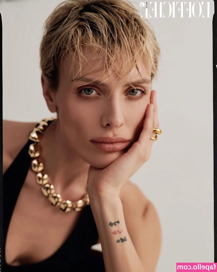 Wallis Day [ wallis-day ] - Currently obsessing over new  old  music what are you all doing