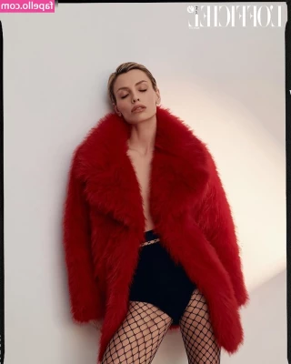 Wallis Day [ wallis-day ] - Would you grab my hips and take my ass for breeding if I displayed