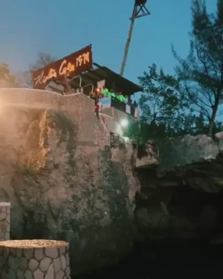 Wallis Day [ wallis-day ] - Lil bear vibrator clip 😋