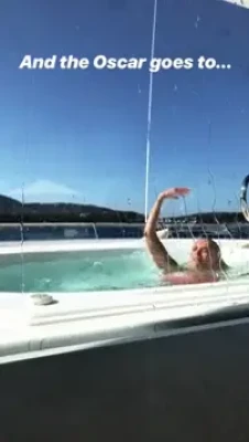 Wallis Day [ wallis-day ] - Do you like to wash up first? 😉🤙💜