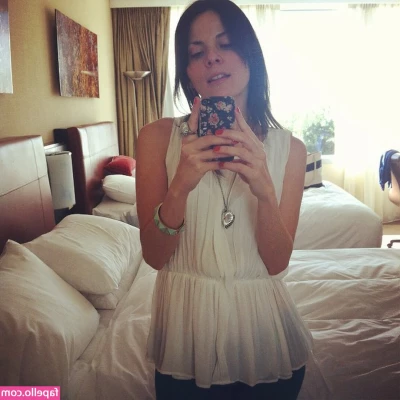 Ale Chavarria [ ale-chavarria ] - Hi my darlings!! Hope you enjoy the livestream if some of you missed