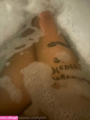 Omgitsbratch - Thinking bout laying with you  what would you do to me
