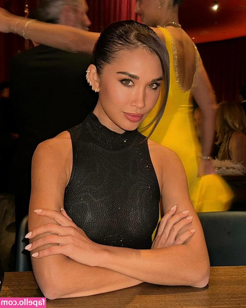 Jocelyn Chew [ jocelyn-chew-1 ] - holding my cock highlights my belly and chest