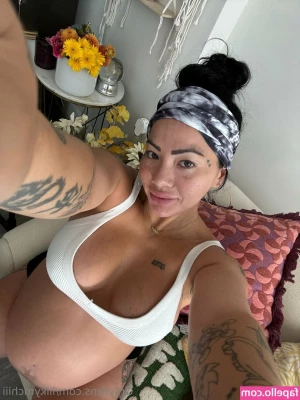 lilkymchiii [ lilkymchiii-2 ] - Missionary or doggy  I need to know