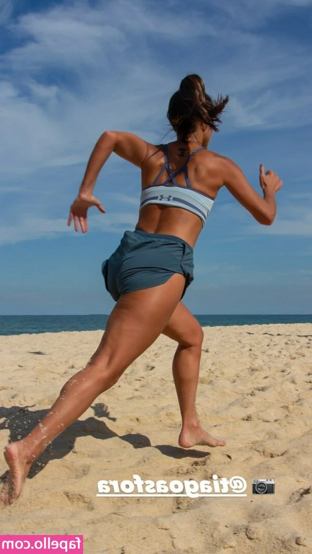 Carol Barcellos [ carol-barcellos ] - Hi! WE HAVE HOLIDAYS IN POLAND 🇵🇱 Two days more! I completely