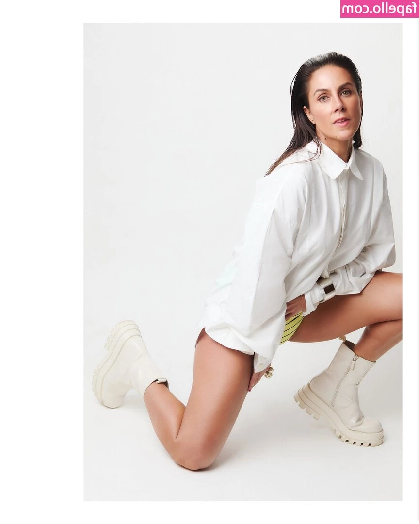 Carol Barcellos [ carol-barcellos ] - Lifting heavy today! ♥️💪🏼  Weightlifting paired with high