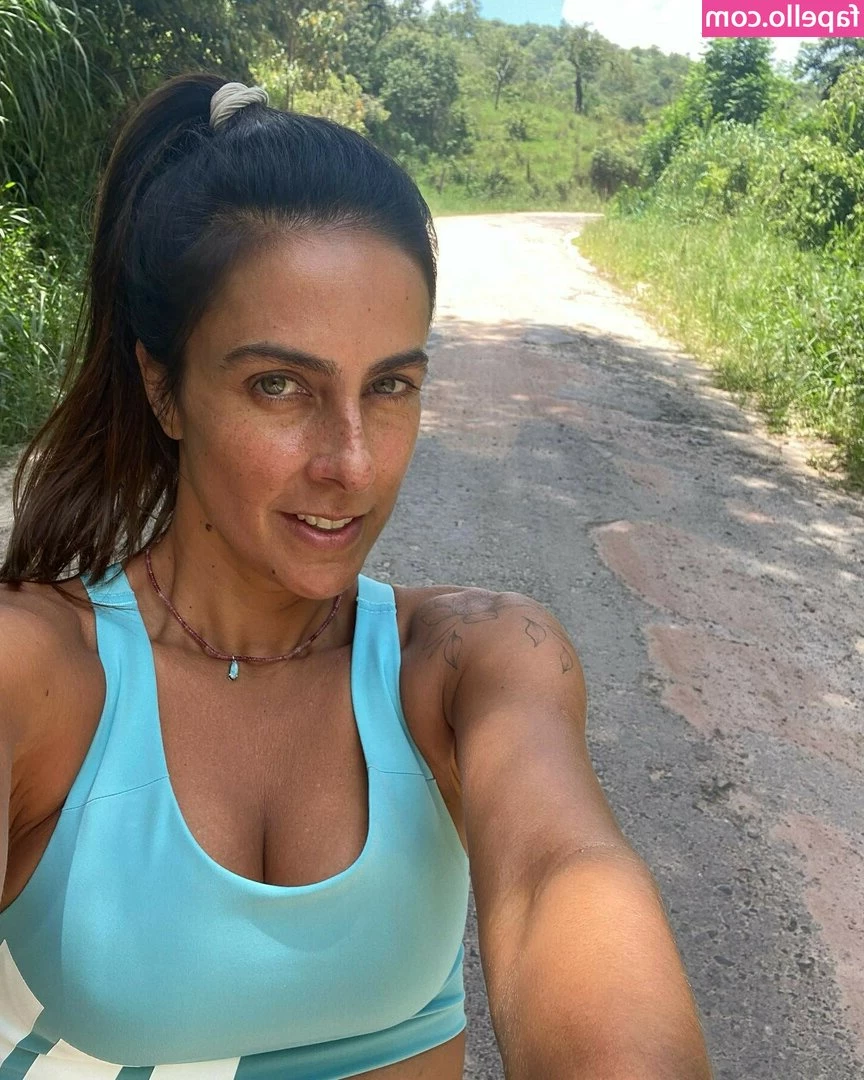 Carol Barcellos [ carol-barcellos ] - Priveliște vecinilor