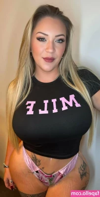 Nicole Bond [ nicole-bond ] - It s hot out