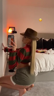 Sian Owen [ sian-owen ] - Let s smoke a bowl together babe