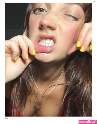 Sprattzz - Flat feet and toes wiggling   come kiss them