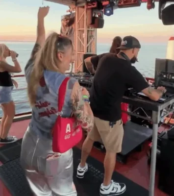 Sprattzz - Tittie club shenanigans