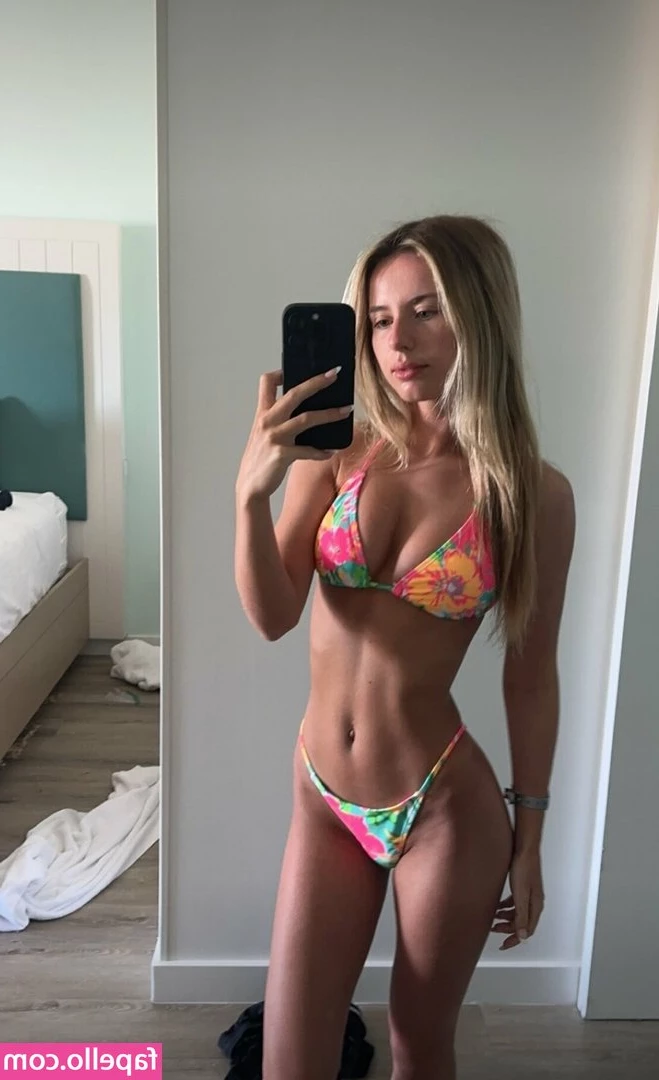 baileyrose0 - Leave a tip  then send me a dm and ill flip the camera around to show