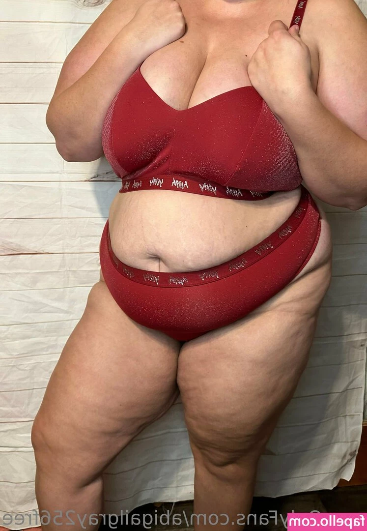 abigailgray256free - Me checking Onlyfans notifications and seeing who liked what   What