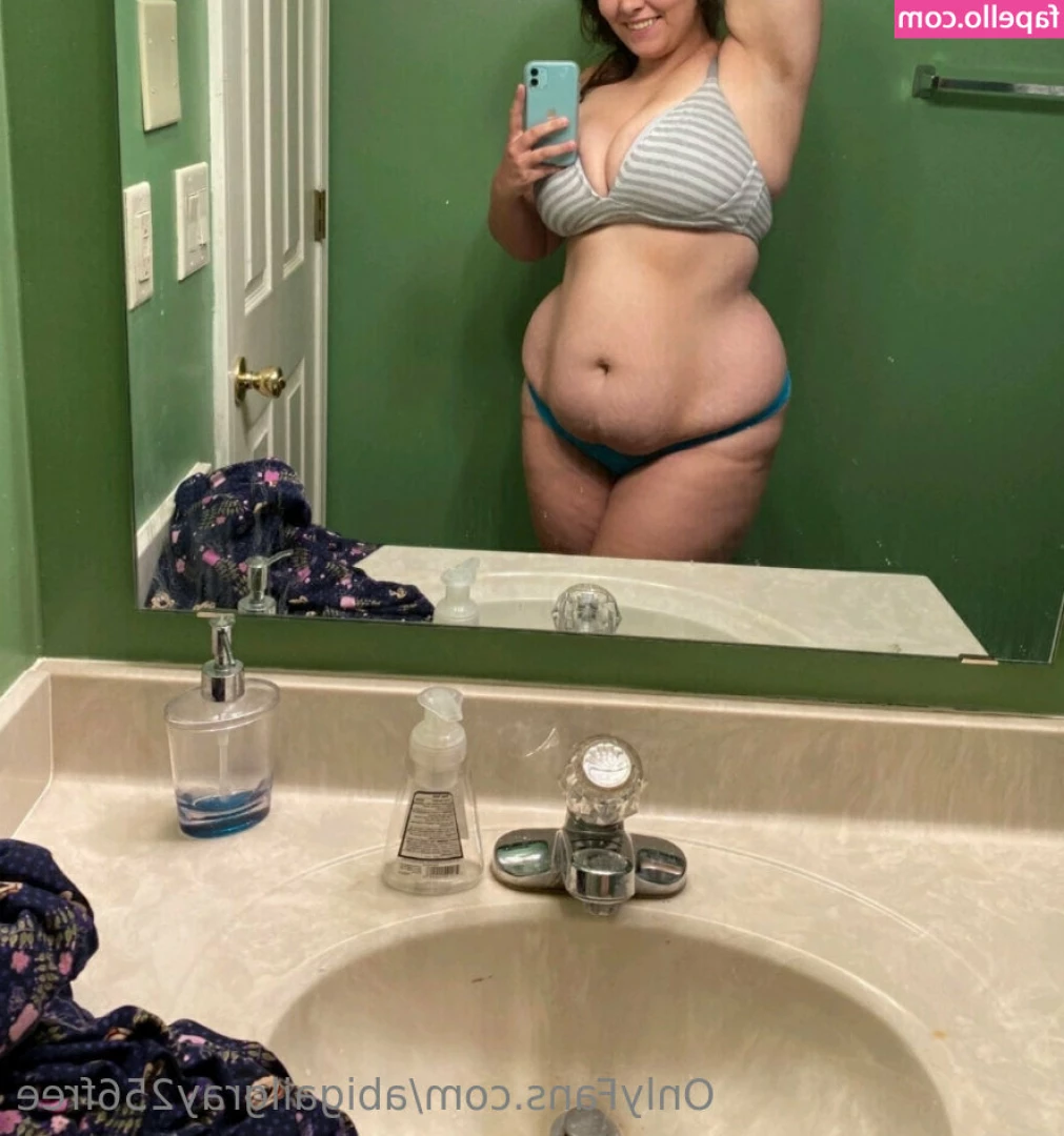 abigailgray256free - Hey gang! I'm on a bit of a travel day today, but I'm working on a