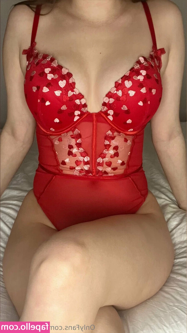 Alexa Brooke [ alexa-brooke ] - You like my pumpkins 🎃 😂