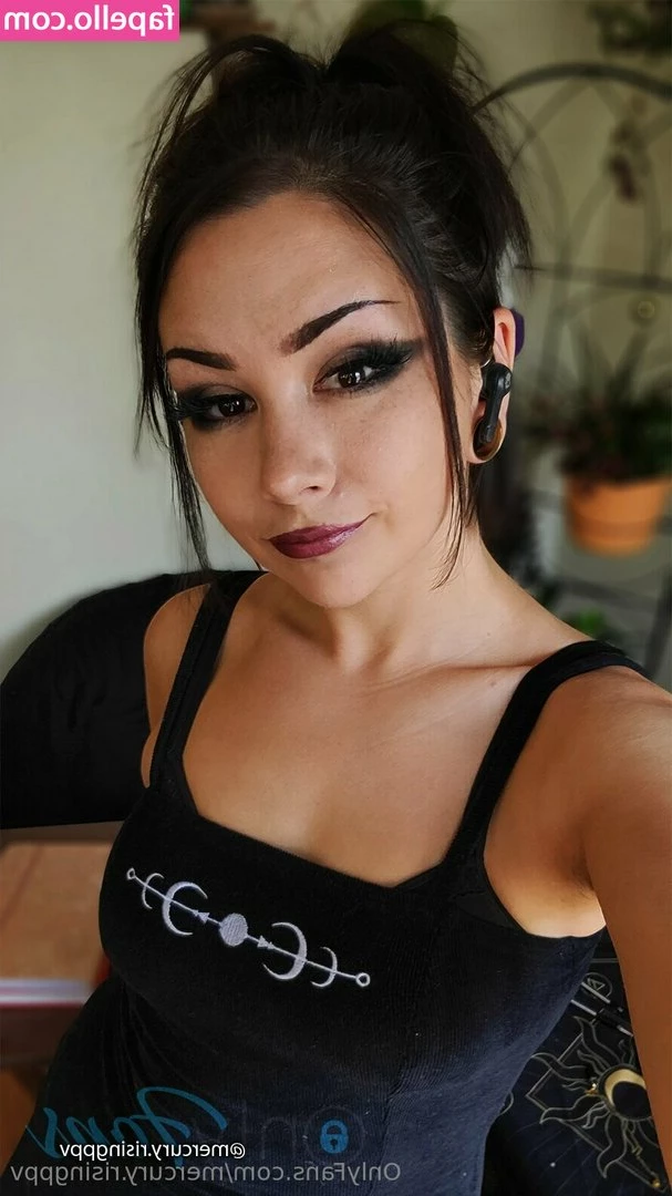 mercuryonline - Happy Friday Babe ❤️