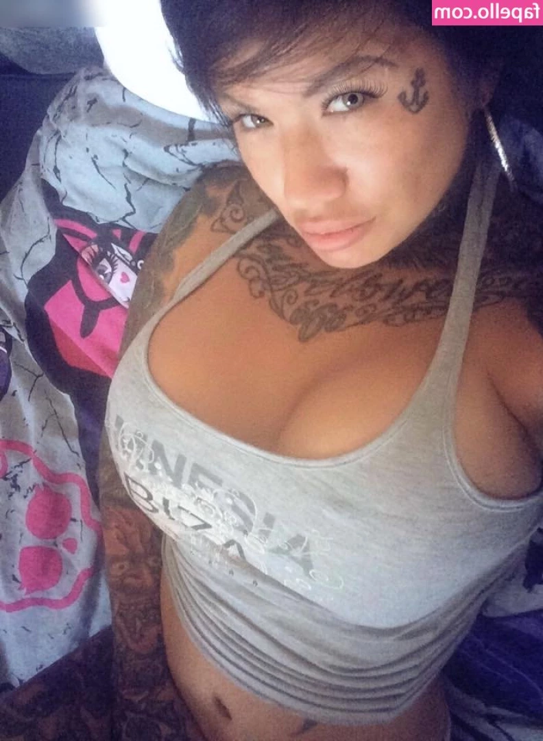 Catherine Teufelsweib [ catherine-teufelsweib ] - Femme à lunette