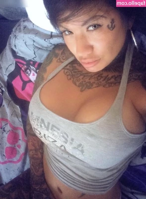 Catherine Teufelsweib [ catherine-teufelsweib ] - Femme à lunette