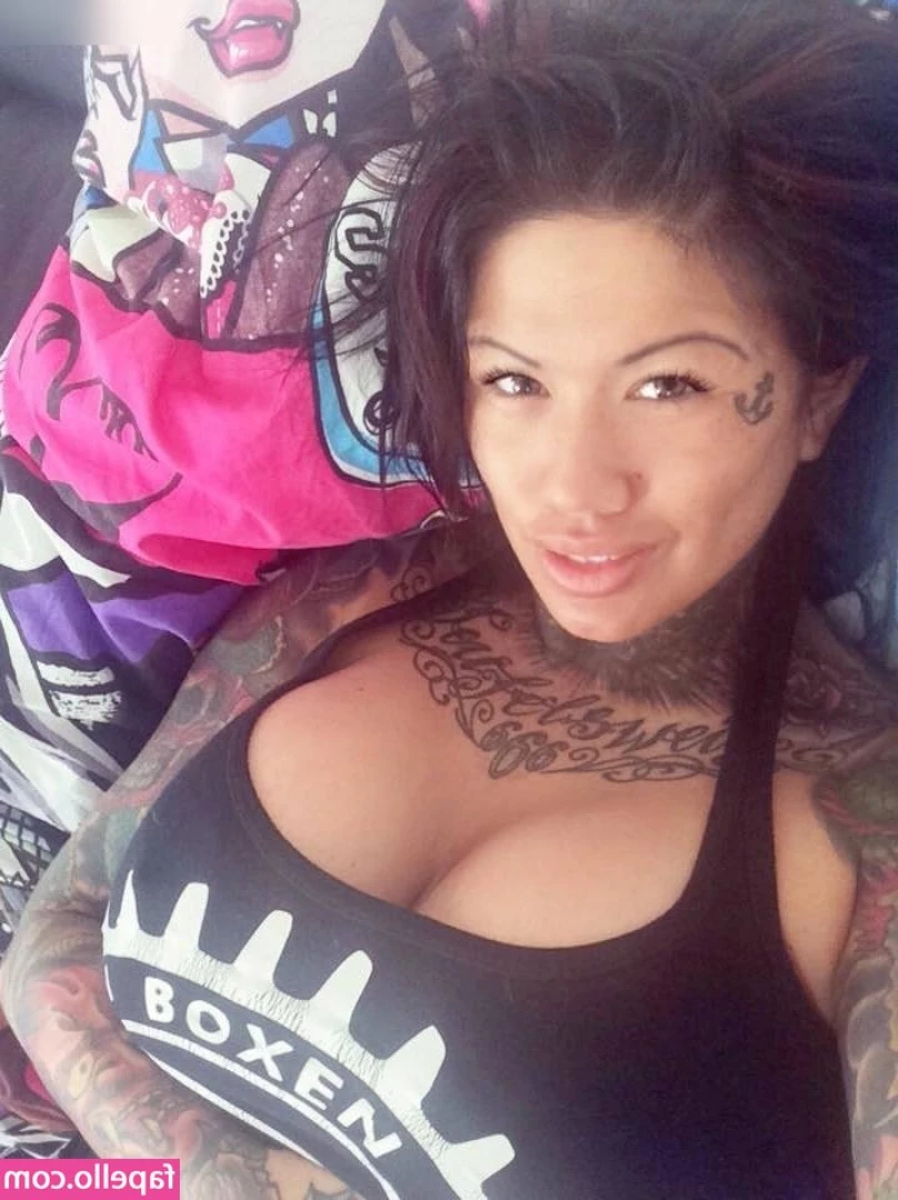 Catherine Teufelsweib [ catherine-teufelsweib ] - Aunt Flo came three days early. She's always sneaking up on me.