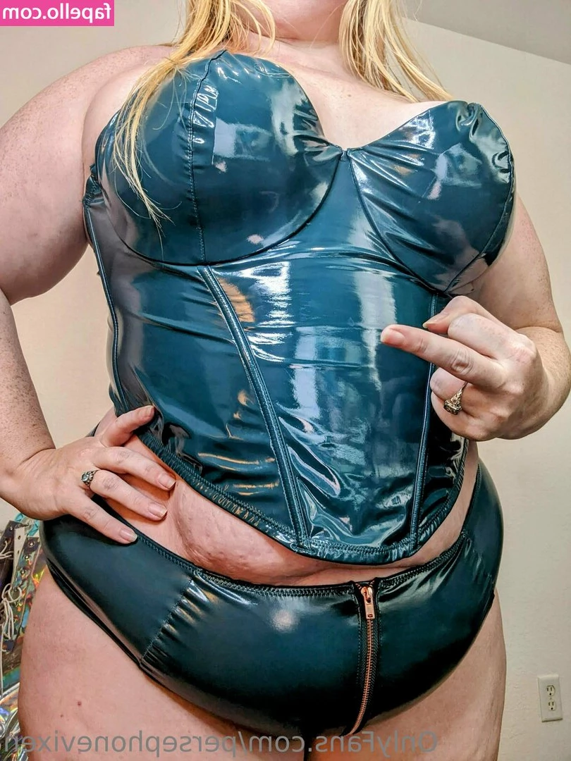 persephonevixen - Took too many selfies while I was waiting for Stream to start the