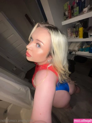 livbri - Je suis Divine    Tu te doit de me servir et d obeir a tout mes