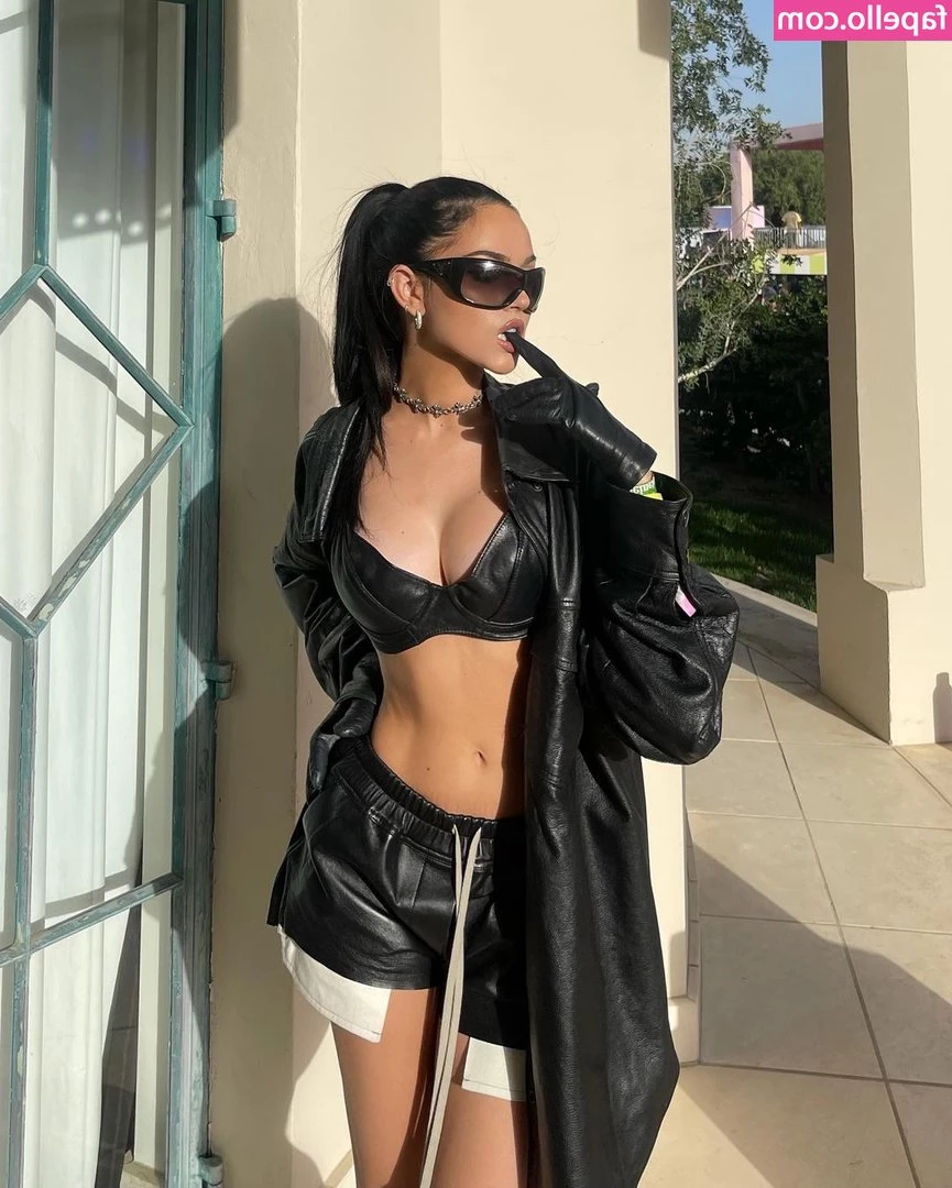 Maggie Lindemann [ maggie-lindemann ] - Is it the smile or the sweat?? :)