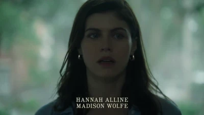 Alexandra Daddario [ alexandra-daddario ] - Wanna be on a Christmas date with me?!🎄