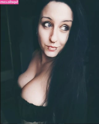 Skelli - I Need Your Tongue Deep Inside Me