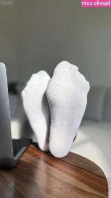 miss.adriana131 [ miss-adriana131 ] - 😋I was bored, I wanted to play with a rubber cock, haha😘 I