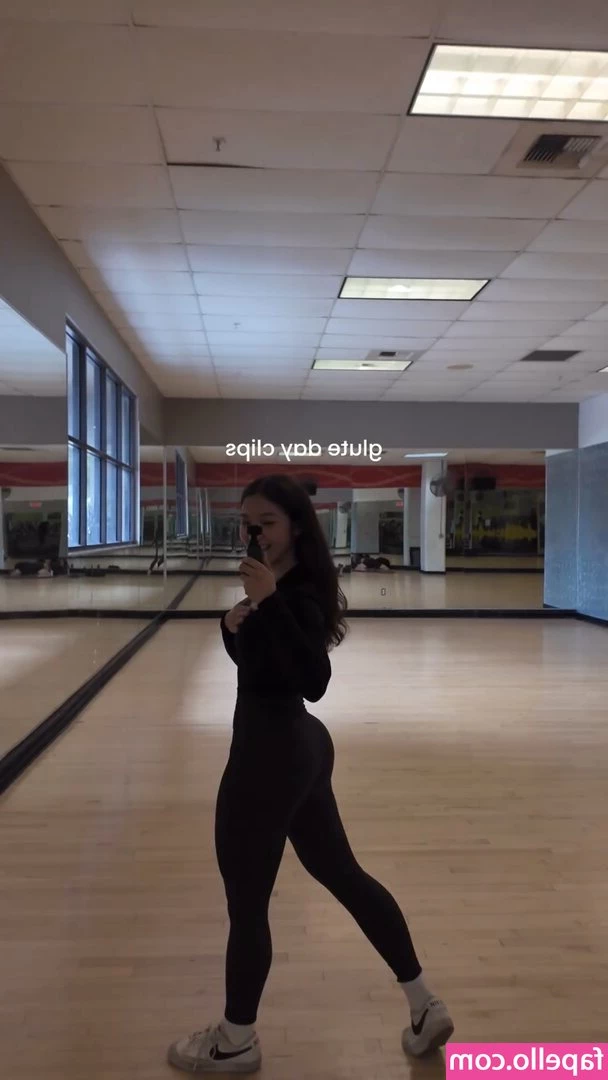 Cloud Crystal ASMR [ cloud-crystal-asmr ] - Totally chill photos of me with no makeup and no editing in a messy