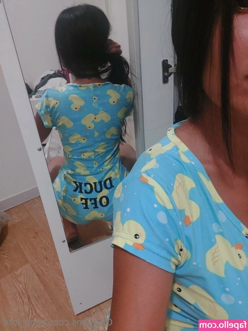 anna_lore [ anna-lore ] - getting some vitamin D 🍆