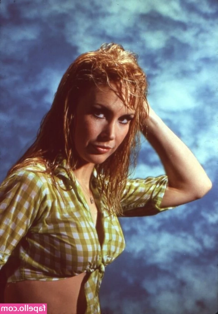 Barbara Eden [ barbara-eden ] - Como que si me está gustando esto de que me tomen fotos así en la