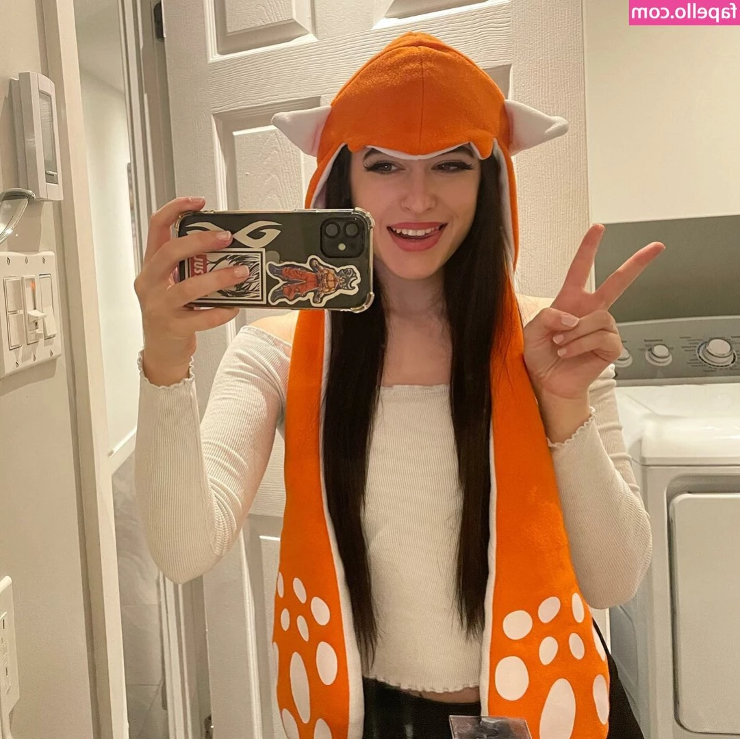 kristanovva - @theshadowdimitri loves sucking my big tits whilst @itsmelolamarie