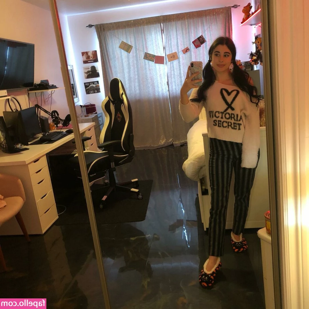 kristanovva - Como le rompo el culo sin parar encima de la cocina y como le gusta