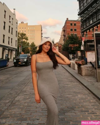 aja.xo [ aja-xo ] - Topless at the office 50$ for the pics 🥵🥵🥵😳😳